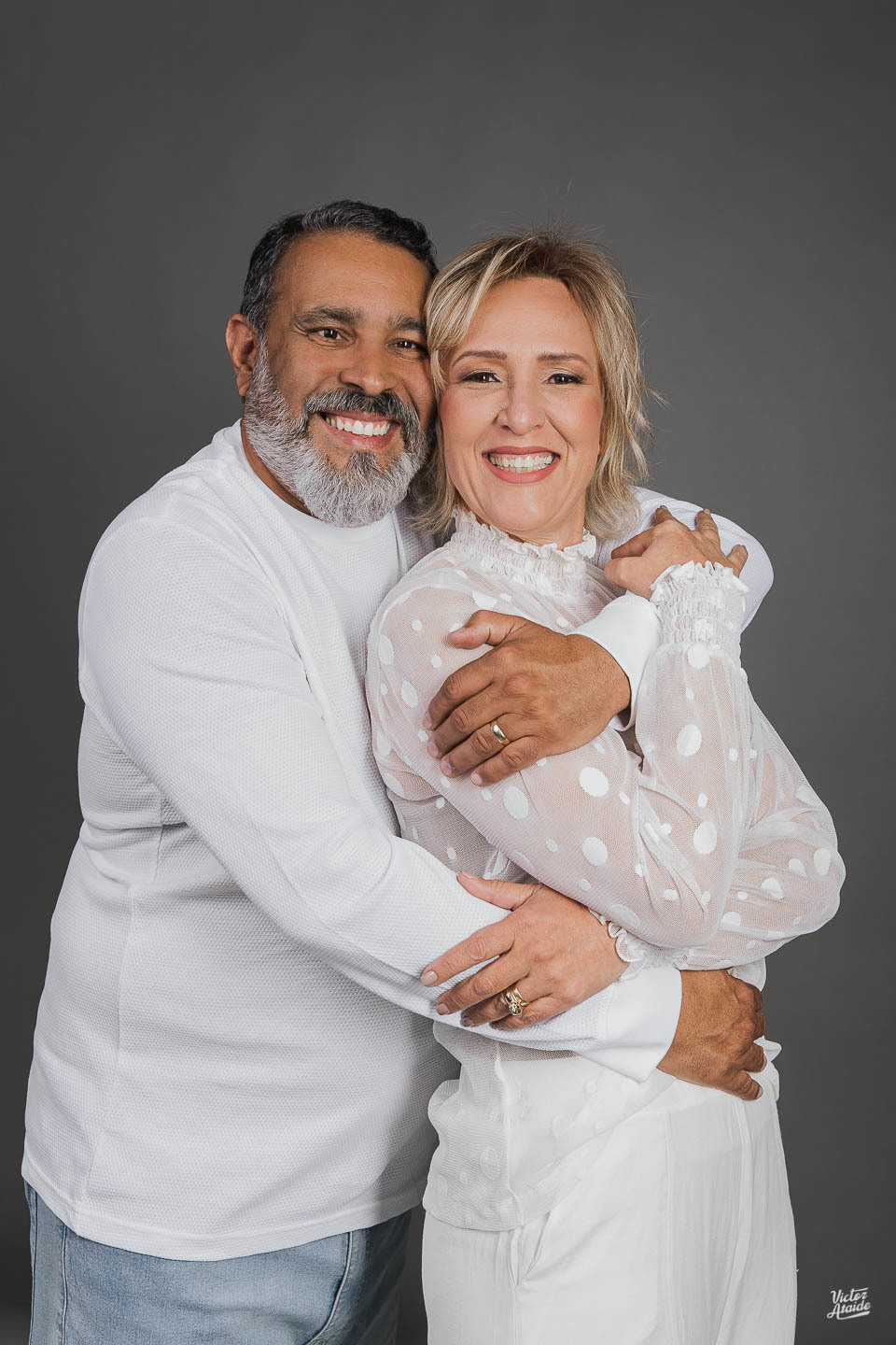 ensaio de família bh, fotos de família, retrato de família bh, ensaio pais e filhos, estúdio fotográfico bh, família de branco, retrato de família