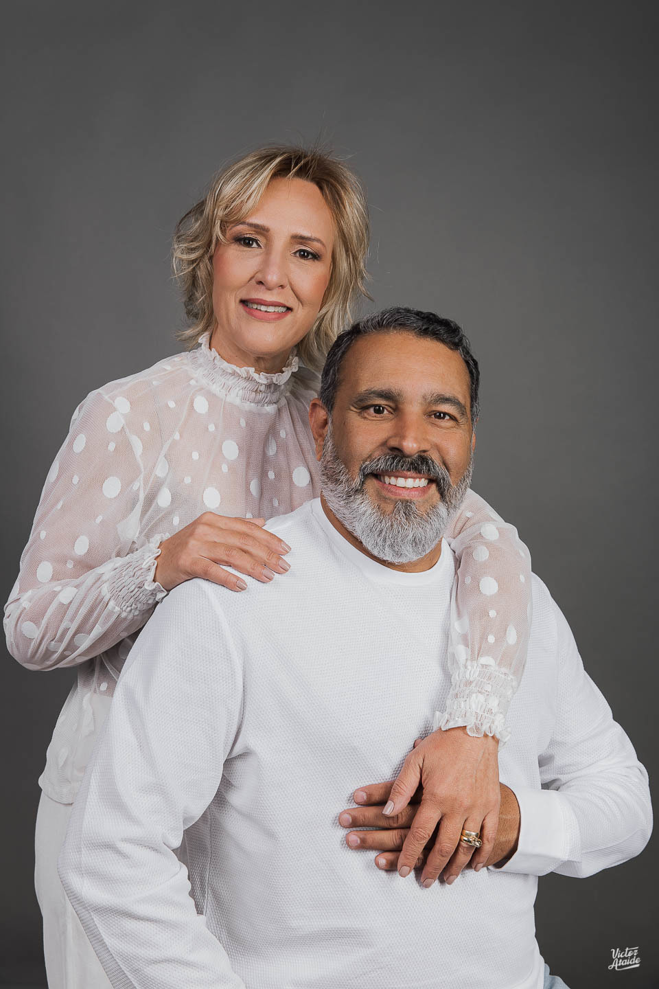 ensaio de família bh, fotos de família, retrato de família bh, ensaio pais e filhos, estúdio fotográfico bh, família de branco, retrato de família