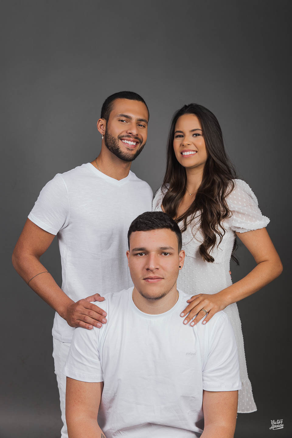 ensaio de família bh, fotos de família, retrato de família bh, ensaio pais e filhos, estúdio fotográfico bh, família de branco, retrato de família