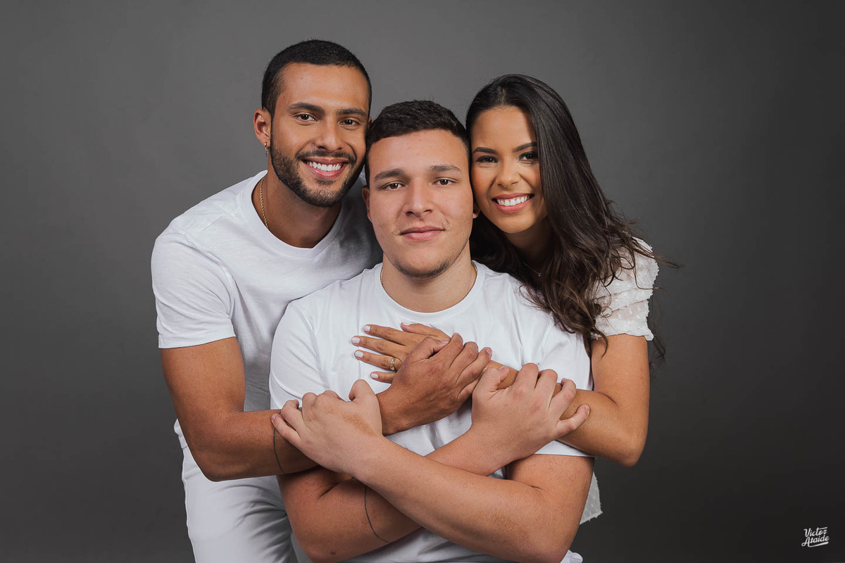 ensaio de família bh, fotos de família, retrato de família bh, ensaio pais e filhos, estúdio fotográfico bh, família de branco, retrato de família