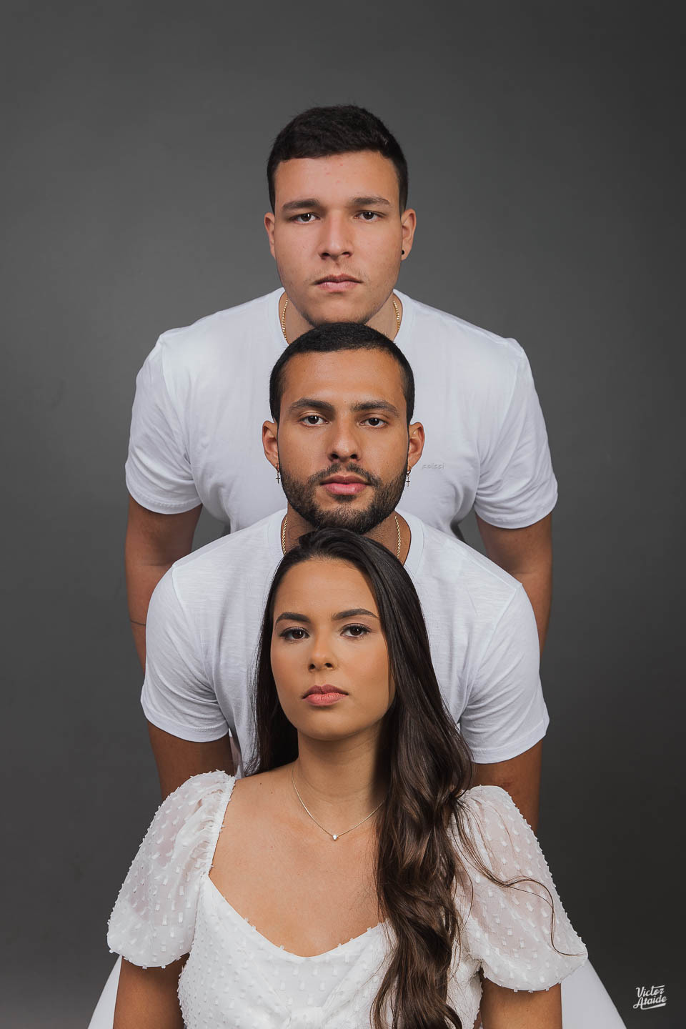 ensaio de família bh, fotos de família, retrato de família bh, ensaio pais e filhos, estúdio fotográfico bh, família de branco, retrato de família