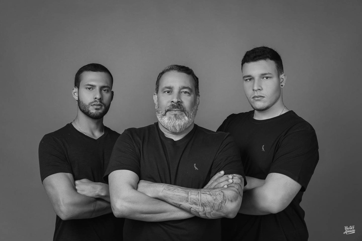 ensaio de família bh, fotos de família, retrato de família bh, ensaio pais e filhos, estúdio fotográfico bh, família de preto, retrato de família