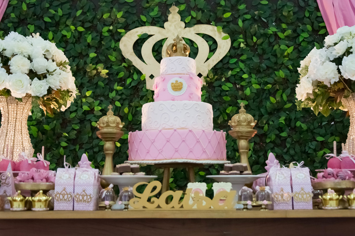 bolo aniversario realeza menina