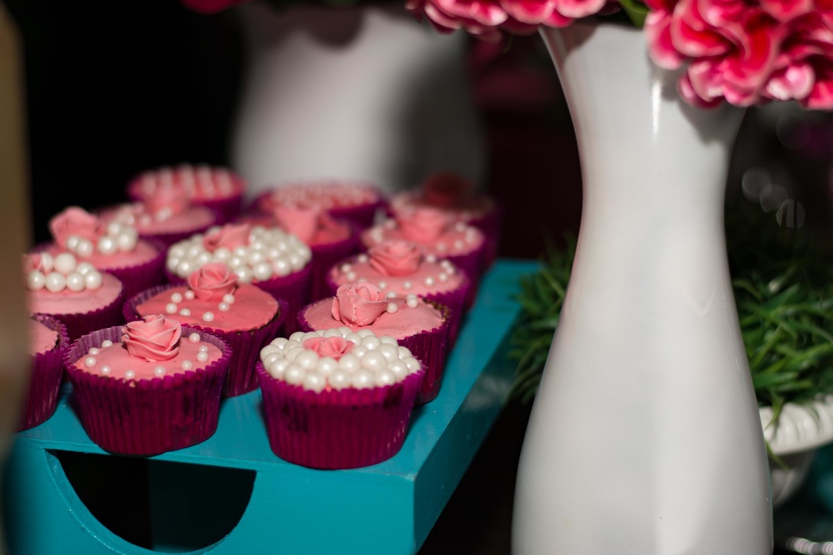 Decoração azul turquesa 15 anos festa debutante Arujá - SP por Paty Ramalho Fotografa cupcake com pérola