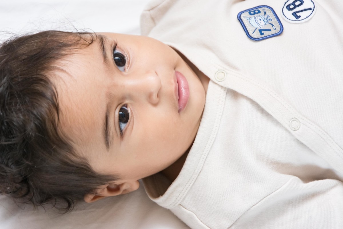 Bebê serio por Paty Ramalho Fotografa de Itaquaquecetuba - SP