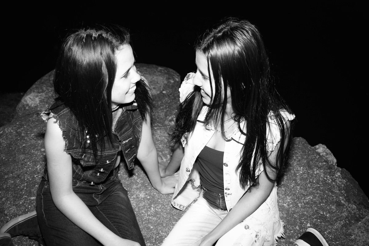 Ensaio debutante 15 anos menina com irmã em pedra