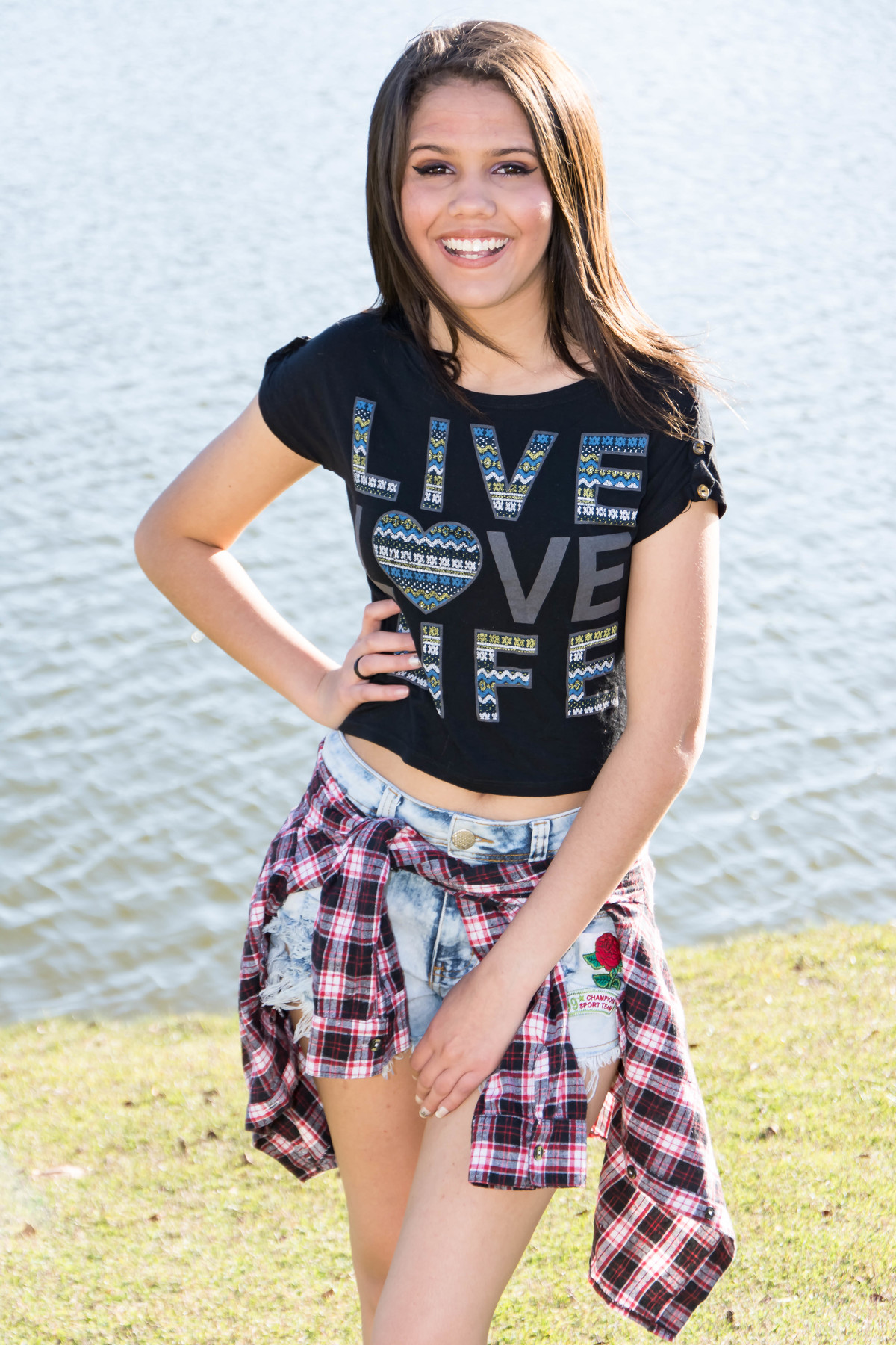 Ensaio debutante 15 anos em frente ao lago