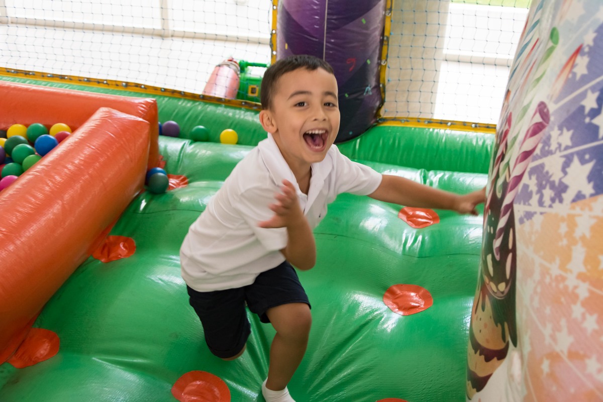 aniversario infantil em aruja, sp, criança brincando