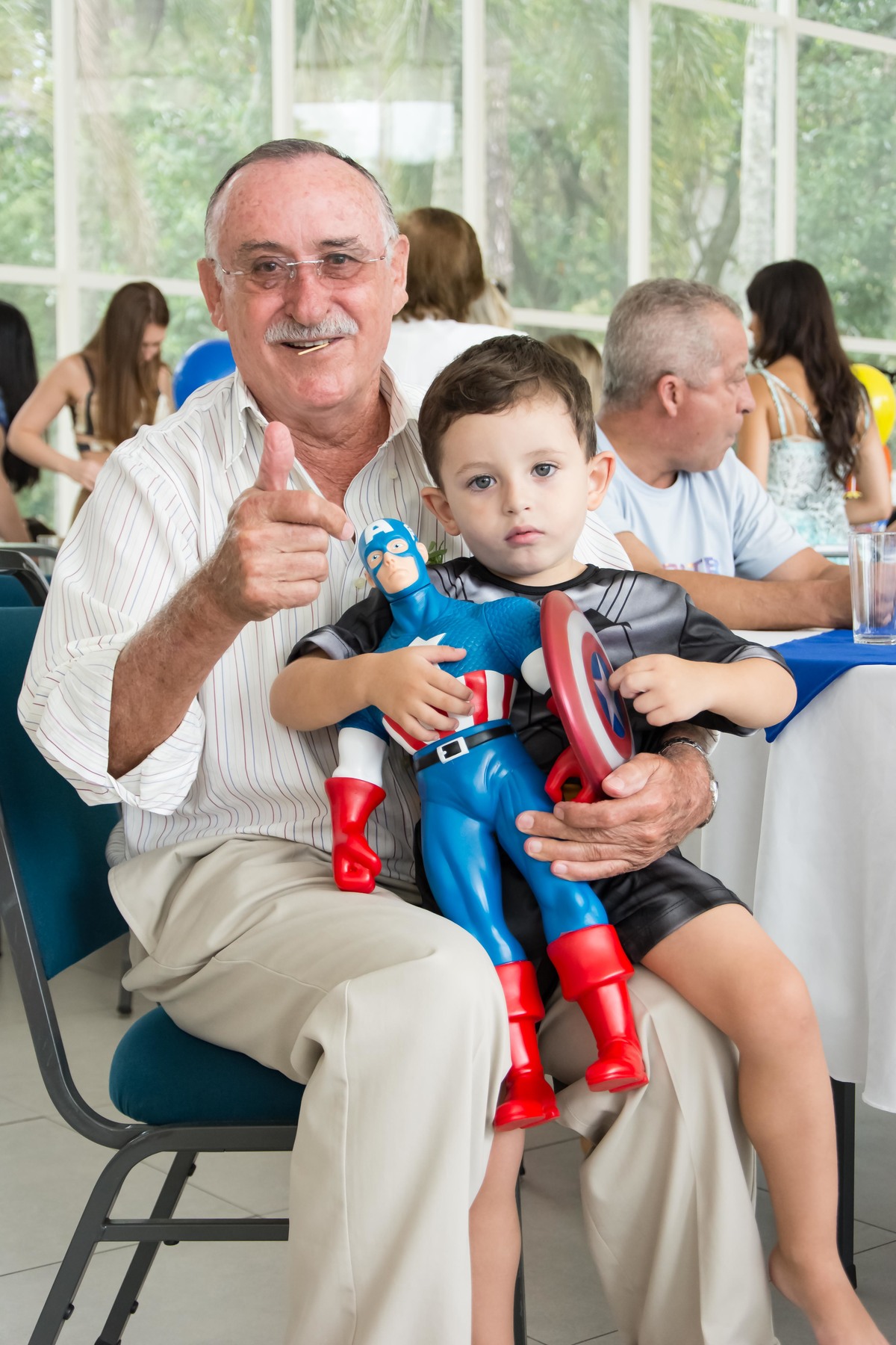 aniversario infantil em aruja, sp, boneco capitão america, 