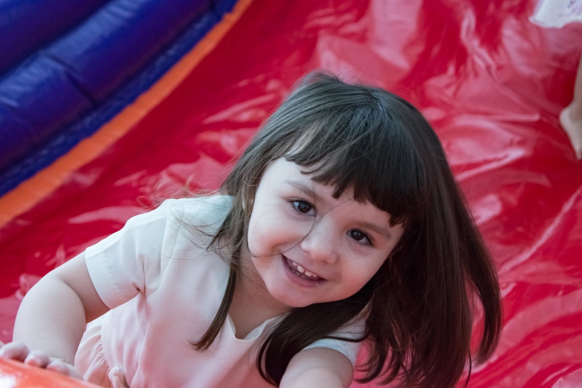 aniversario infantil em aruja, sp, menina brincando