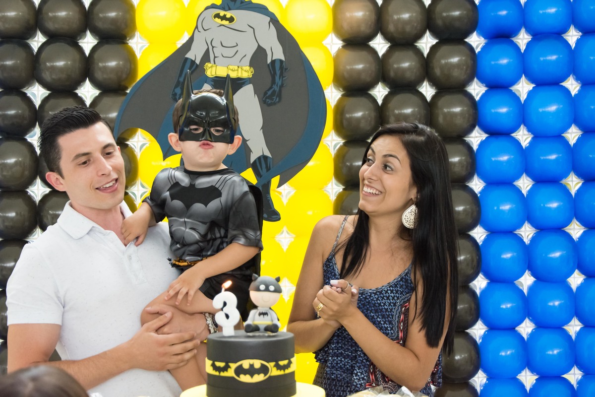 aniversario infantil em aruja, sp, criança assoprando a vela