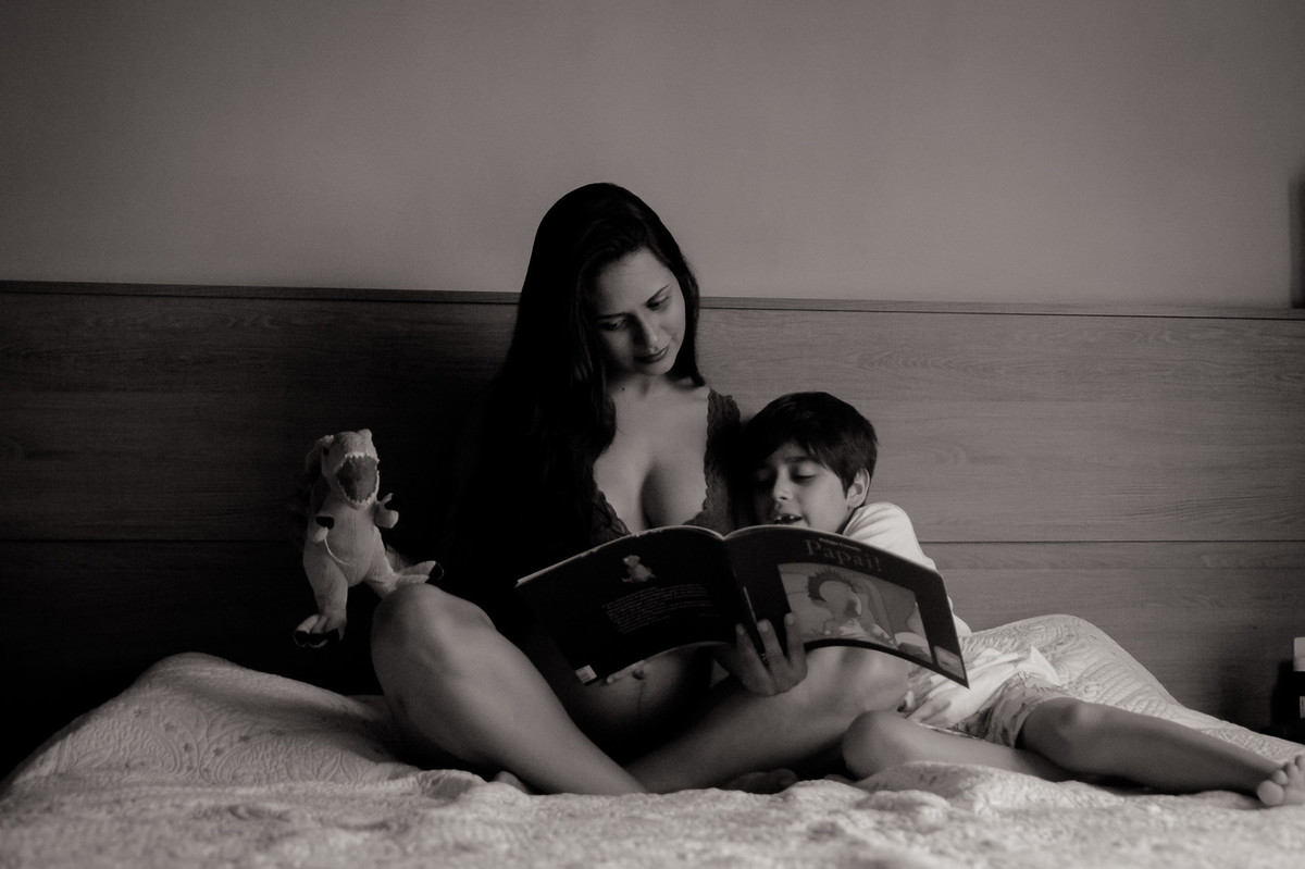 Gestante - ensaio gestante em casa - ensaio gestante lifestyle - ensaio gestante sp - gestante sp - irmão mais velho - irmão