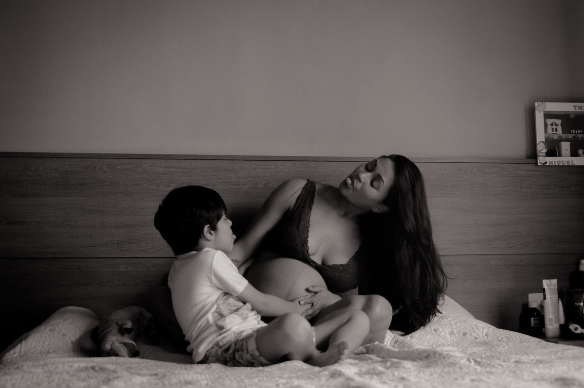 Gestante - ensaio gestante em casa - ensaio gestante lifestyle - ensaio gestante sp - gestante sp - irmão mais velho - irmão