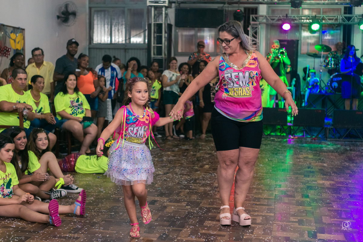 baile;infantil;carnaval;liame;decoração;mascara;apresentação;make