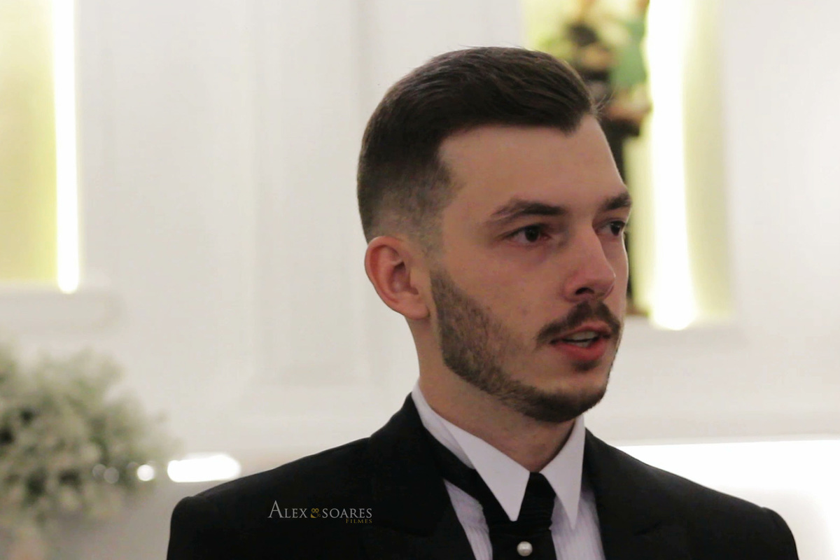 Noivo esperando a noiva