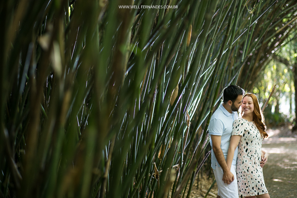 casal se olhando no bambuzal