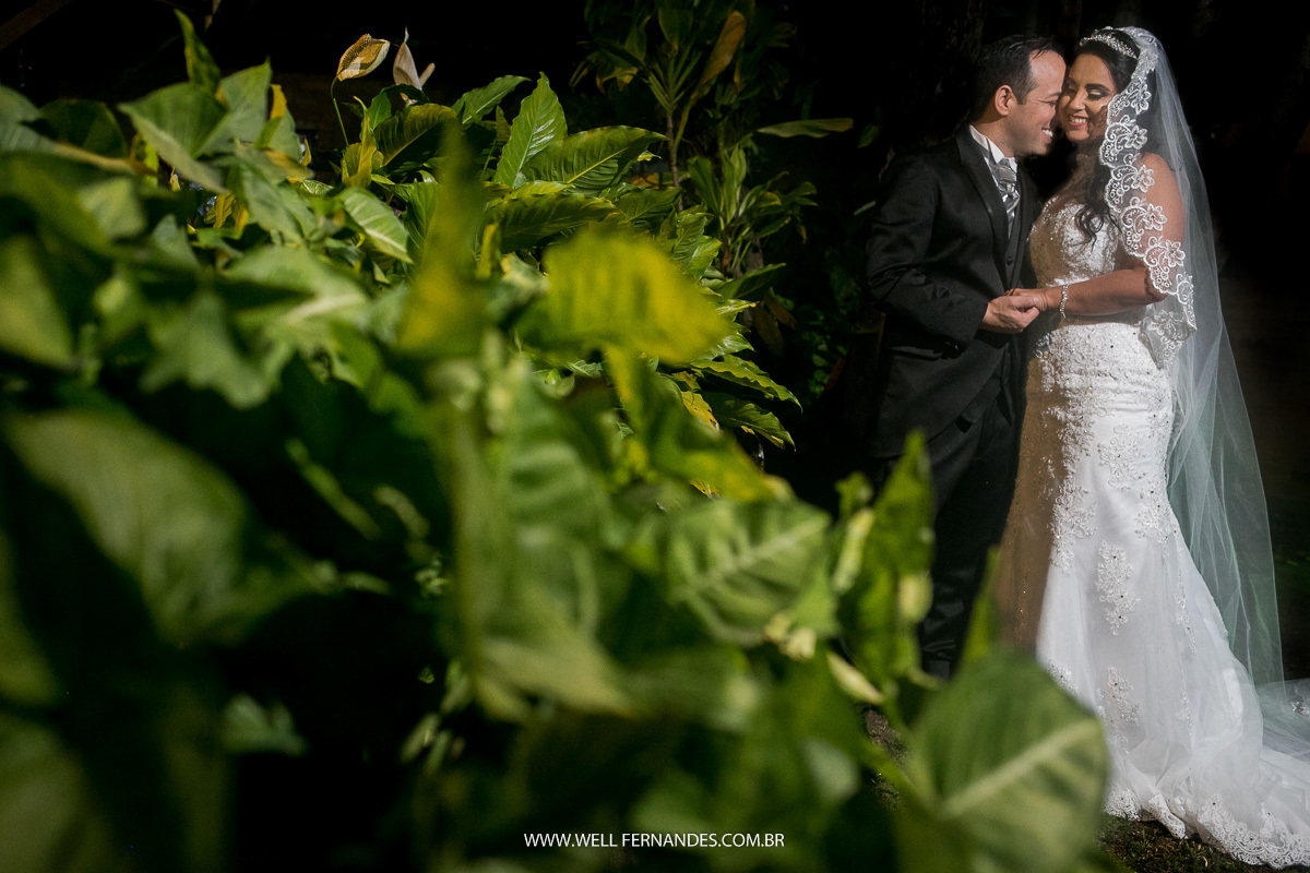 carinho dos noivos no ensaio