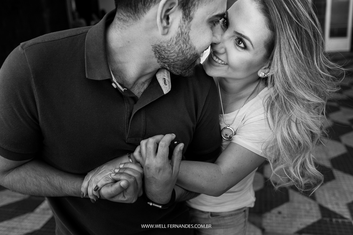 casal que vai casar faz ensaio no aeroporto de sao paulo