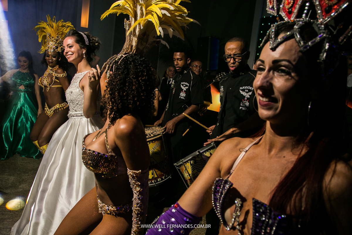 muito samba no casamento com a gaviões da fiel