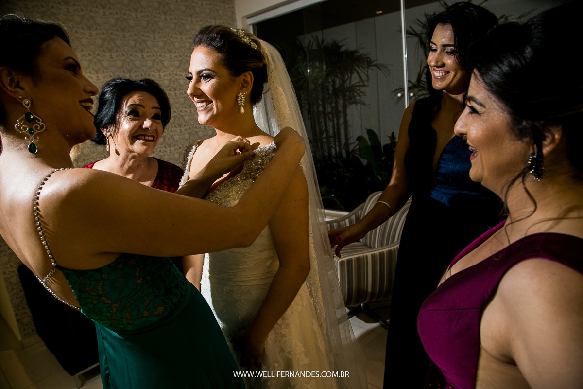 noiva e as madrinhas no making off