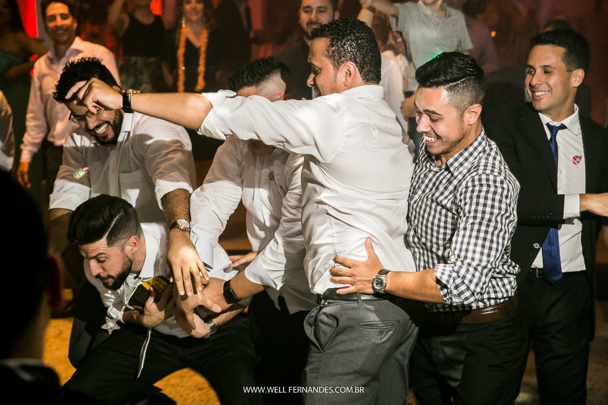 padrinho pegando o wisky