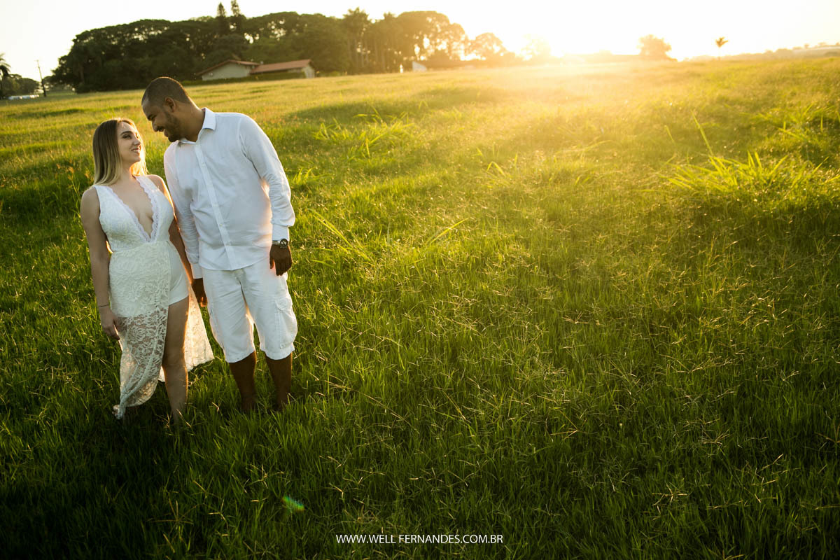 raios de sol na foto de pre wedding
