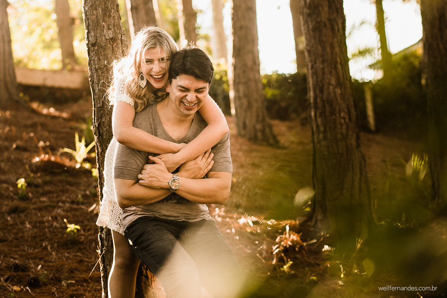 sorriso e um abraço da noiva