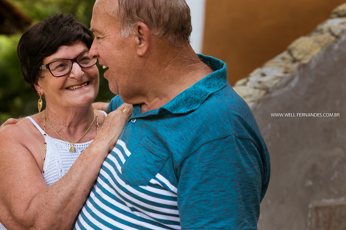 momento feliz do casal em itatiba prestes a completar bodas de ouro