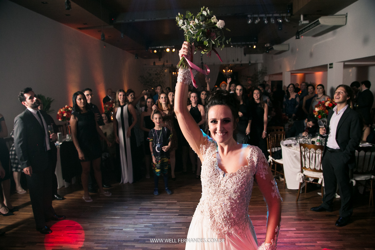 noiva jogando o bouquet sp