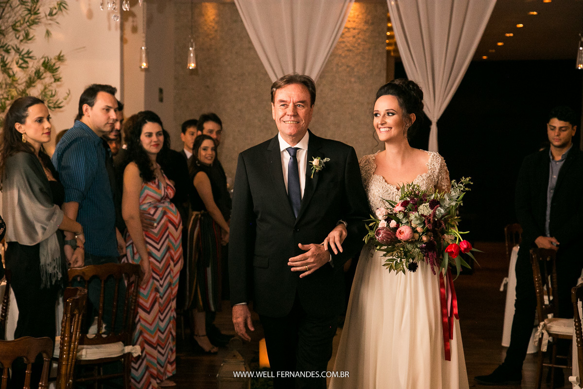 entrada da noiva ao lao do seu pai