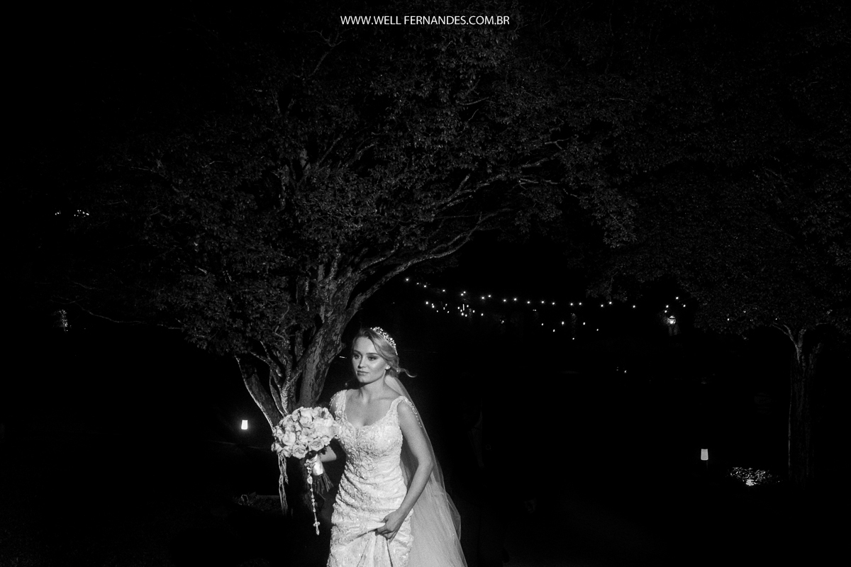 noiva andando até o altar