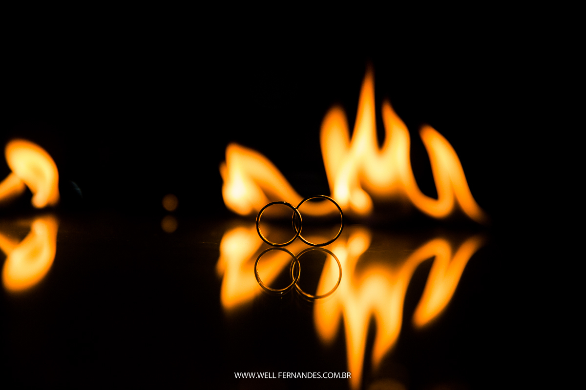 alianças de casamento em uma fotografia muito criativa