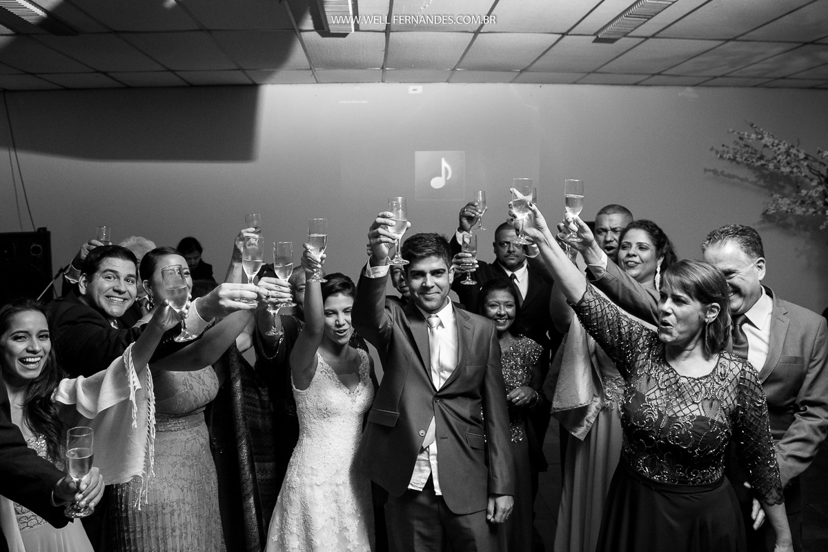 brinde dos padrinhos durante a recepção