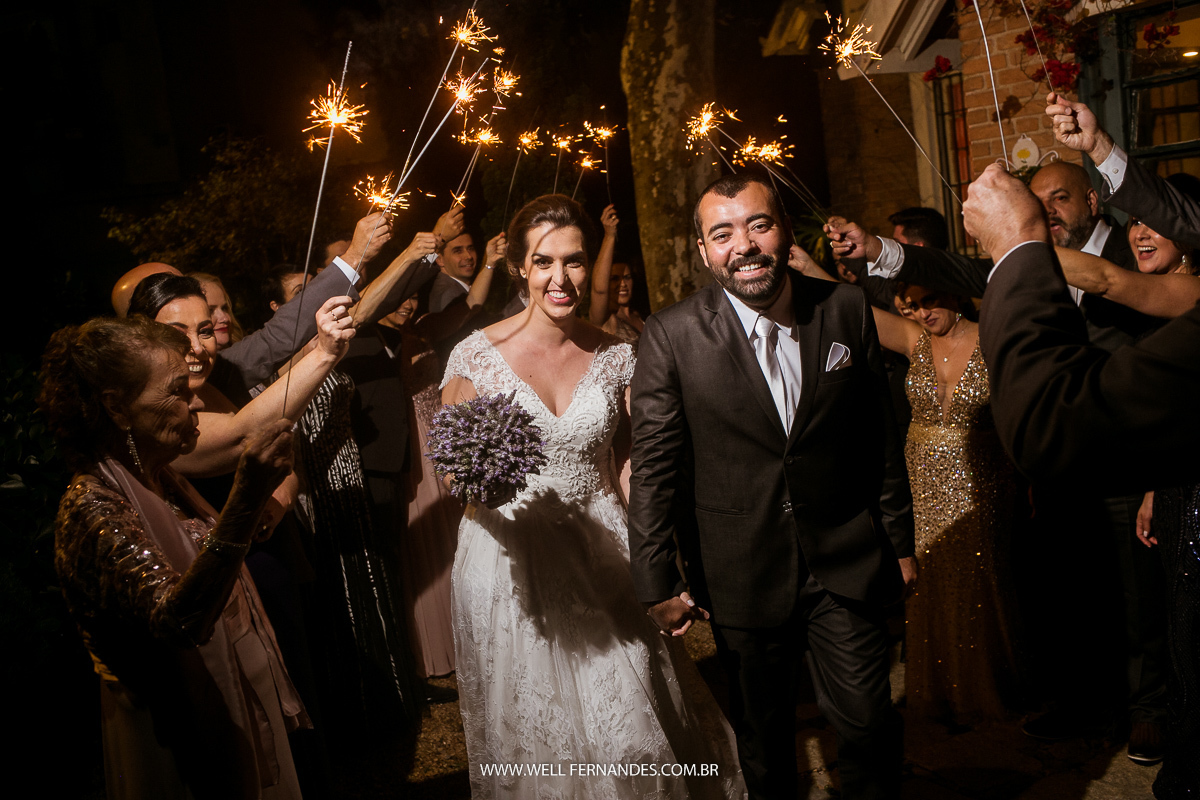 noivos recepcionados pelos padrinhos com luis luzinhas  