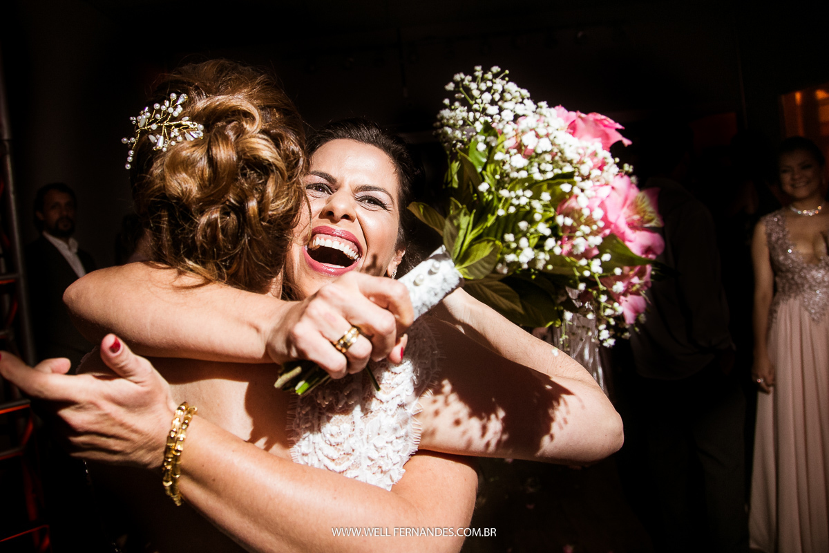 felicidade ao pegar o bouquet