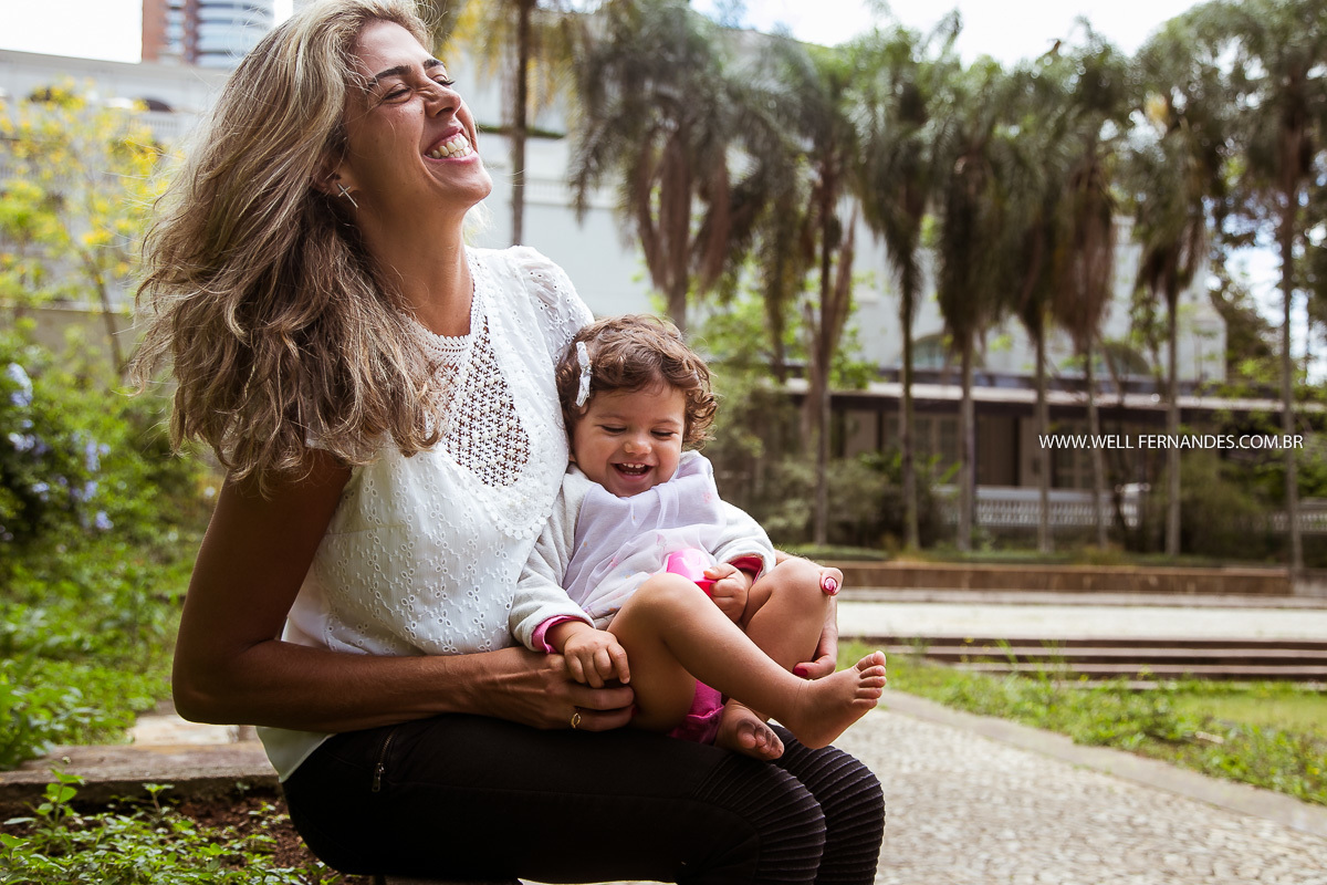 mae e filha feliz