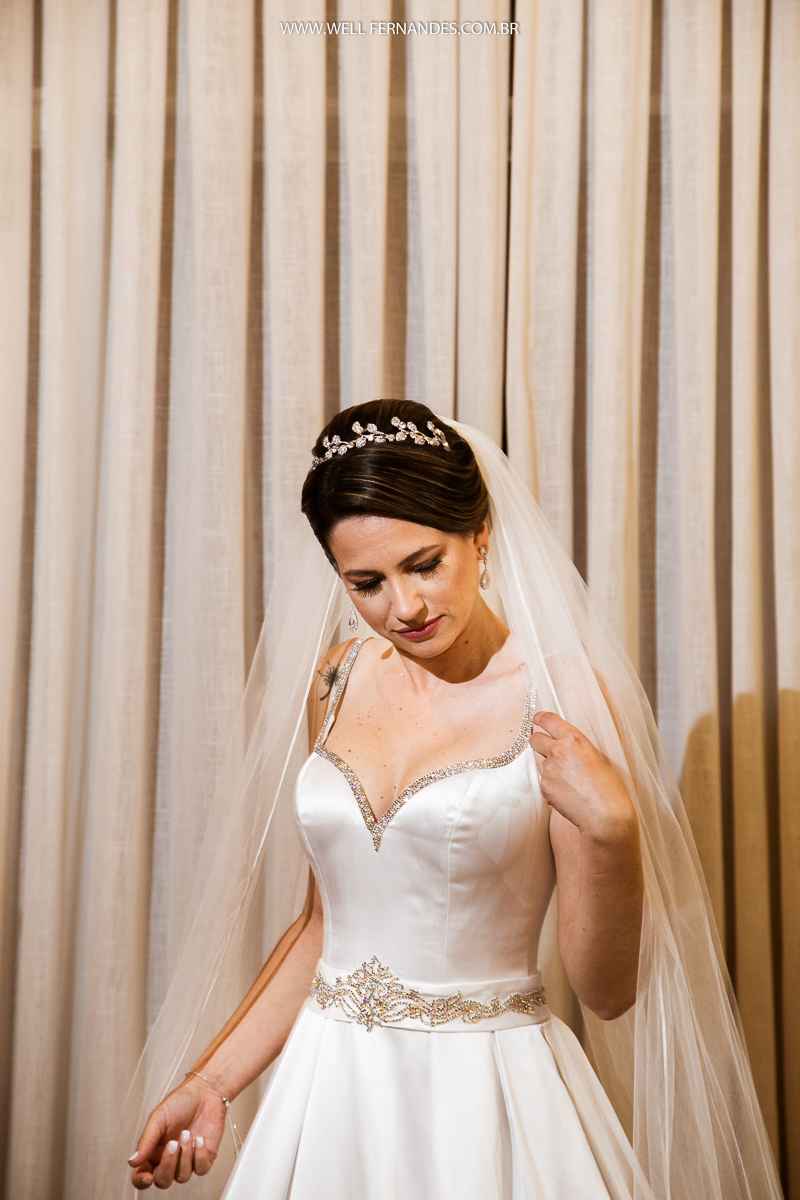 noiva posando para a foto