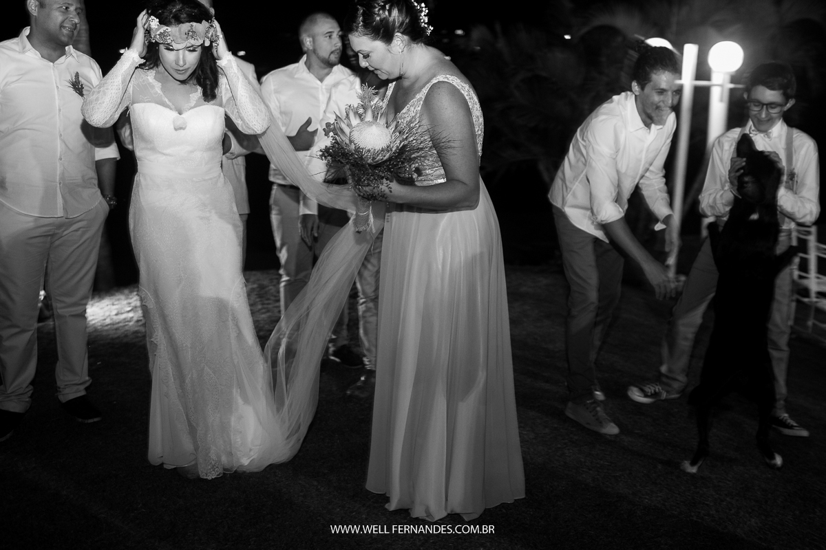 noiva e convidados pós cerimonia