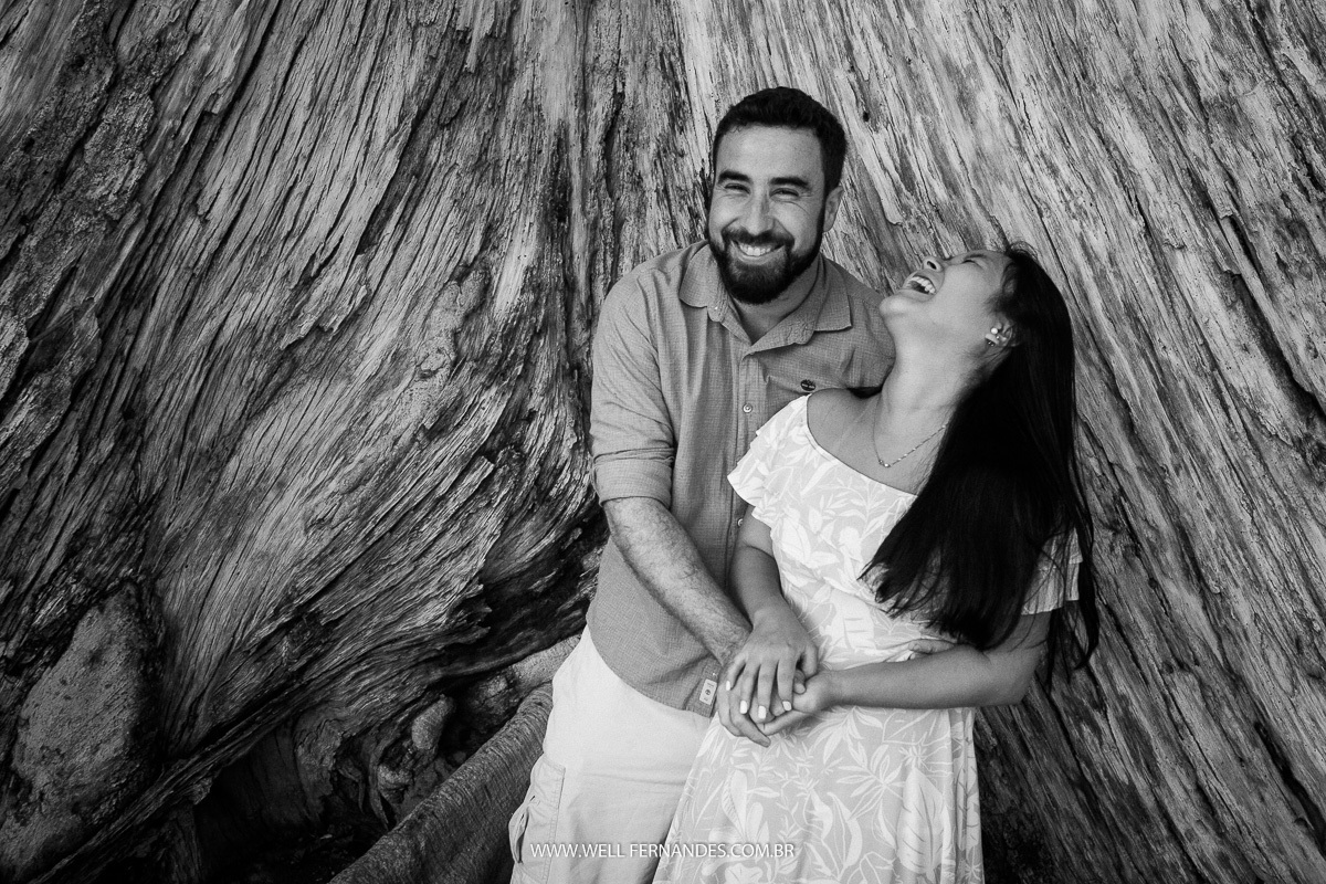 casal muito feliz no ensaio de casal em campinas