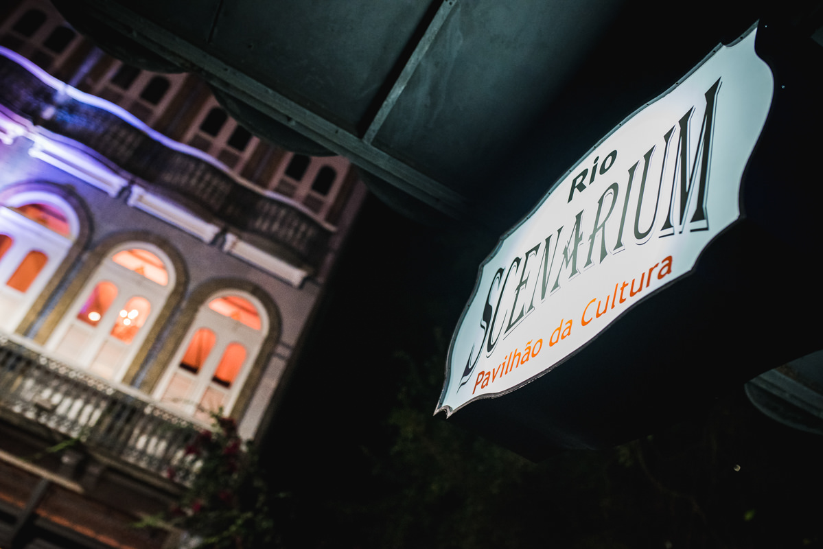 Entrada do local da festa de casamento de Karine e Pedro, Galeria Scenarium/Rio Scenarium, Rio de Janeiro/RJ