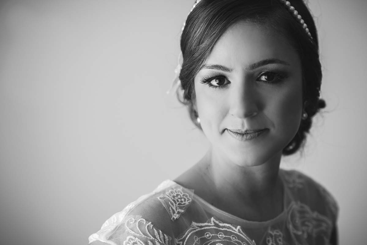 Linda foto da noiva Karine no seu making of no Caesar Park Ipanema, Rio de Janeiro/RJ