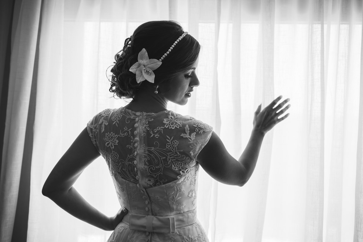 Linda foto da noiva Karine no seu making of no Caesar Park Ipanema, Rio de Janeiro/RJ