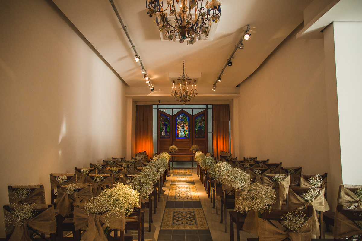 Decoração da cerimônia do casamento de Karine e Pedro na Galeria Scenarium/ Rio Scenarium, Rio de Janeiro/RJ