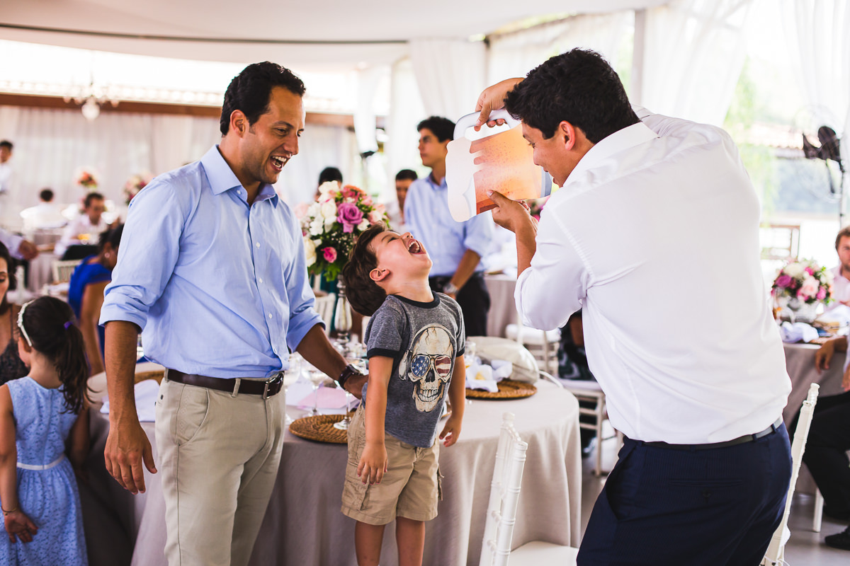 Crianças felizes no casamento de Mariana e Israel, Recanto do Bosque, Guaratinguetá-SP
