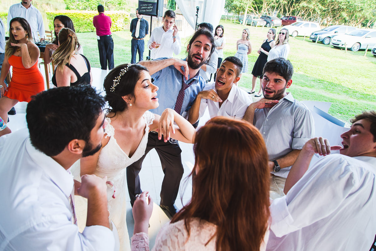 Pista de dança animada no casamento de Mariana e Israel, Recanto do Bosque, Guaratinguetá-SP