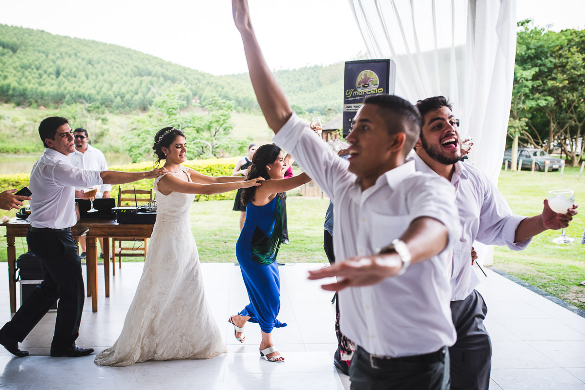 Pista de dança animada no casamento de Mariana e Israel, Recanto do Bosque, Guaratinguetá-SP