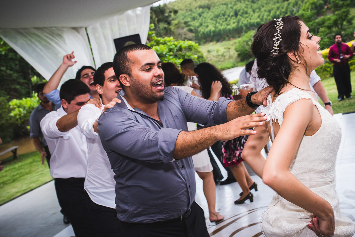 Pista de dança animada no casamento de Mariana e Israel, Recanto do Bosque, Guaratinguetá-SP