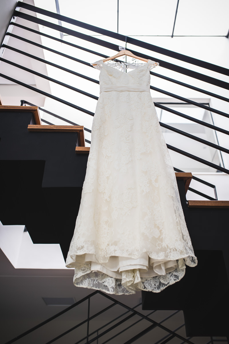 Vestido da noiva Mariana no making of no Studio Vênus, Guaratinguetá-SP