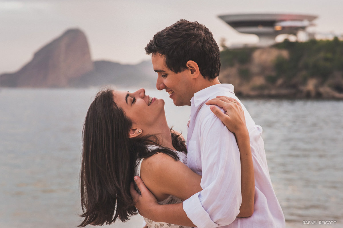 Ensaio do casal Mariana e Israel na Praia de Icaraí, Niterói/RJ