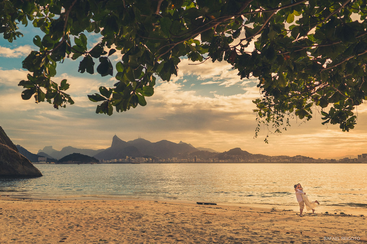 Foto maravilhosa do ensaio do casal Mariana e Israel, Niterói/RJ